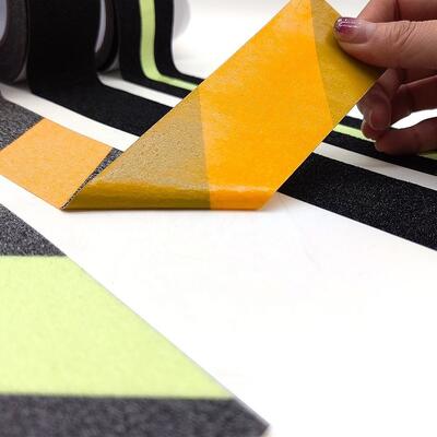 Solusi Perlindungan Jalan Setapak Tangga Industri Pita Lantai Anti Selip Traksi Kuat